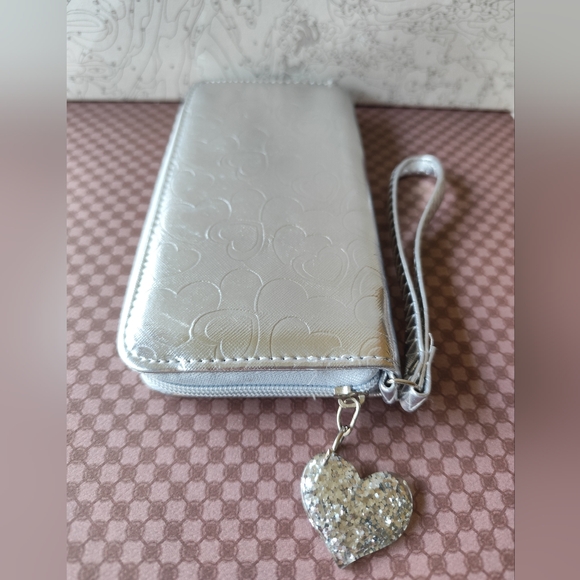 4/$50⭐️Silver Heart Embossed Wallet - Picture 7 of 10